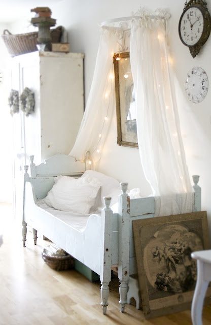 canopy-is-perfect-idea-for-a-bed-in-nursery-1675979