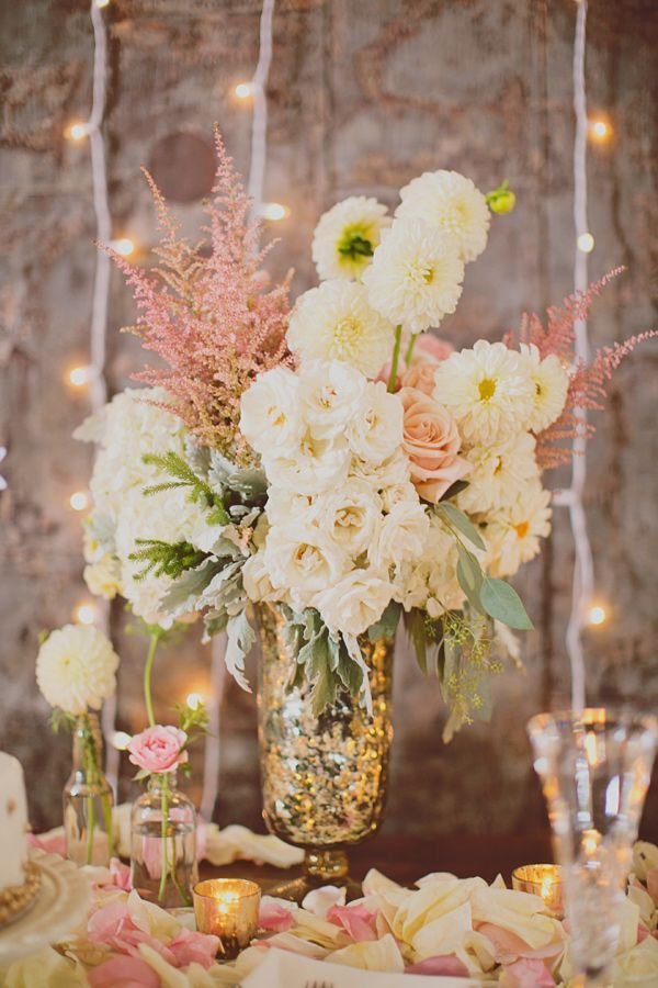 hübsche schicke Blumenhochzeitsmittelstückidee